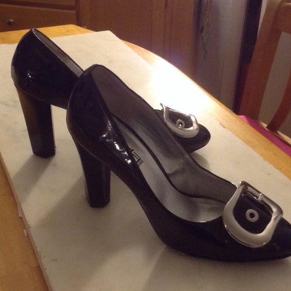 Great black heel with unique chunky shape heel !