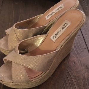 🎉Steve Madden🎉 wedge Tan-gold hue – sparkle
