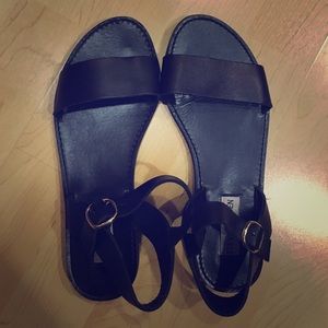 Steve Madden black Donddi sandals, size 6.5