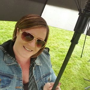 Meet your Posher, Angie