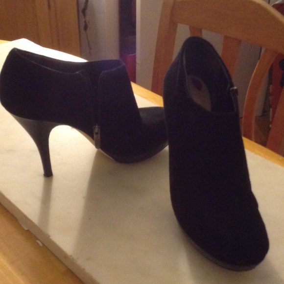 Suede black..little platform like..