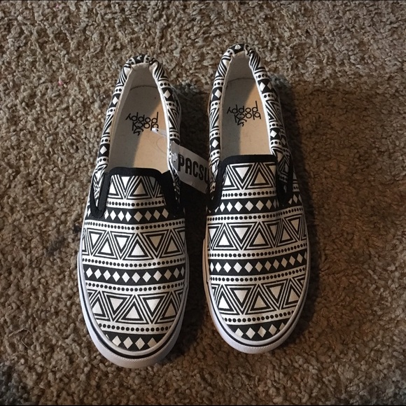 💙 tribal printed slip-ons 💙
