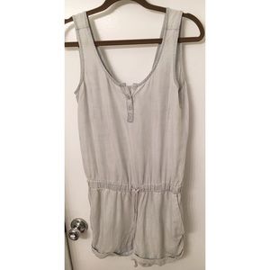 Light jean romper. PERFECT for the hot summer☀️