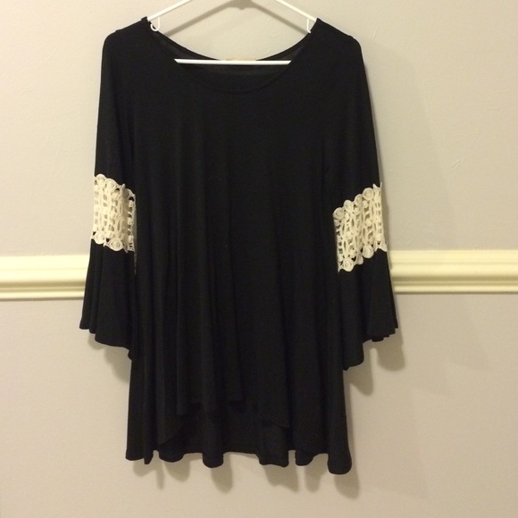 ❌SOLD❌ Altar'd State flowy shirt