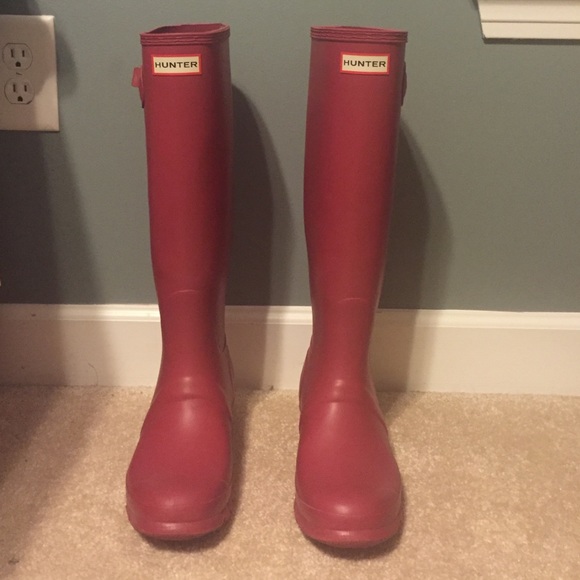 Raspberry Pink matte Hunter rain boots size 8