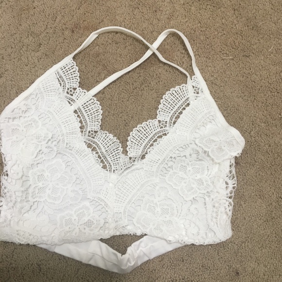 🎉HP🎉 ❤️sale❤️White Bralette Bra - Picture 3 of 4