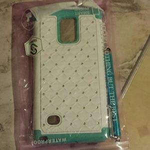 NWT teal and white quilted galaxy note case