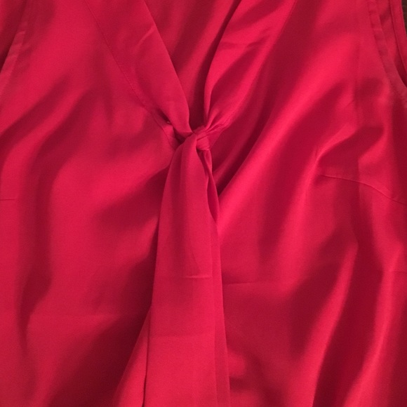 Red sleeveless blouse - Picture 2 of 3