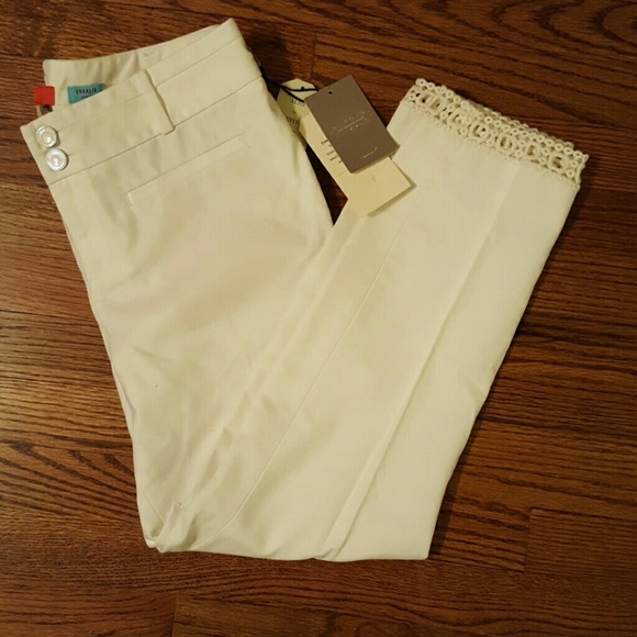 Cartonnier White Trousers with Crochet Lace Hem