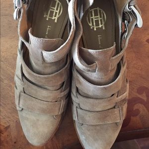 House of Harlow suede tan booties with 1" heel