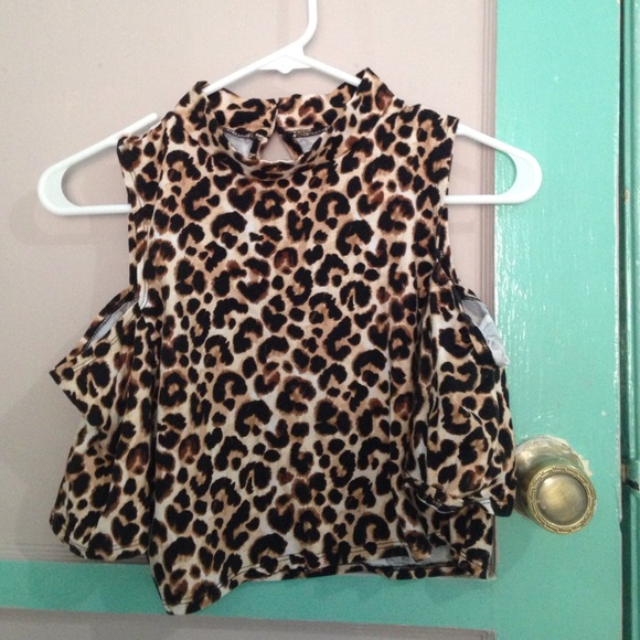 Boutique | Cold Shoulder Crop Top