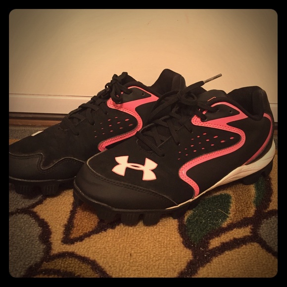 ✳️️Sale✳️Size 5.5 Under Armour Softball Cleats