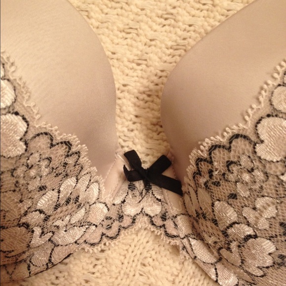 Victoria's Secret Bra - Picture 2 of 4