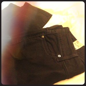 Darkest navy, almost black Levis Brand new! Petite