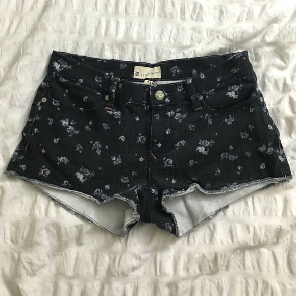 Roxy navy floral shorts