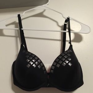 34DD Bra - Black with studs, Hot Tooic