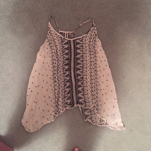 Cute flowy tank and back slits open