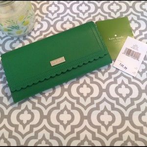 NWT KS scalloped cyndy wallet