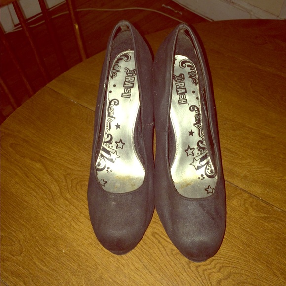 6-inch black suede heels