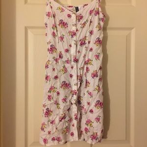 Floral Button Down ‼️ emptying closet soon‼️