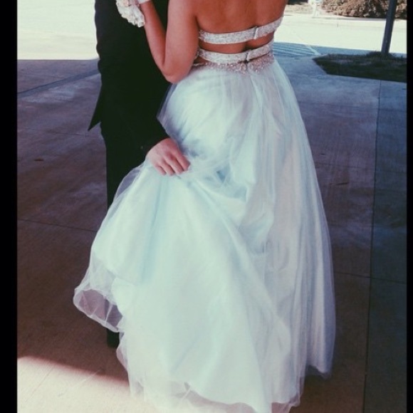 Prom dress. Used once - Picture 3 of 4