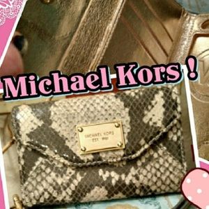 Michael Kors iPhone cover/wallet 💛