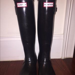Hunter black glossy rain boots