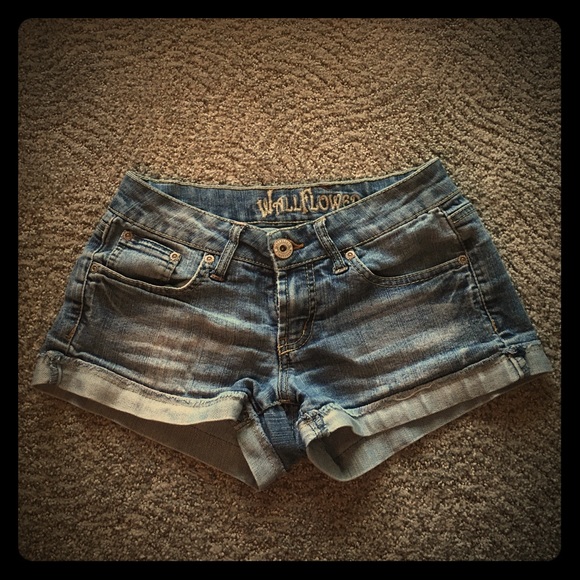 Cute Wallflower Jean Shorts!