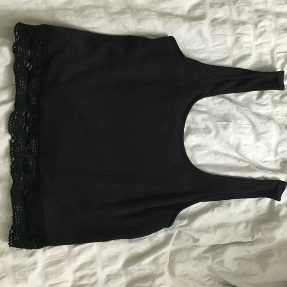urban outfitters lace crop top