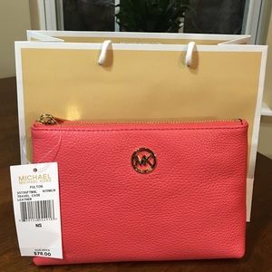 ✨SOLD✨MK Fulton Travel Case Make-up Bag