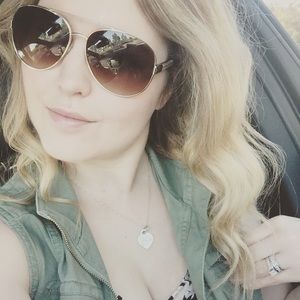 Meet your Posher, Alisha