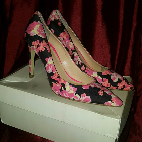 PINK MULTI  NINAH BANANA REPUBLIC HEELS