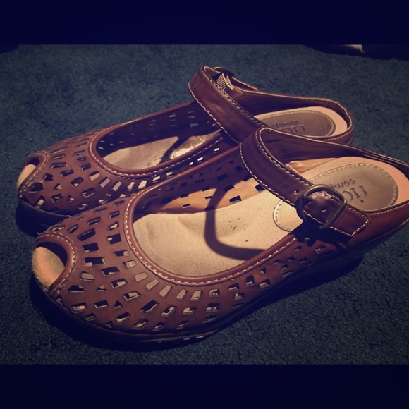 Rialto women's sandals