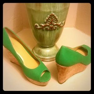Kelly Green Nine West Wedges