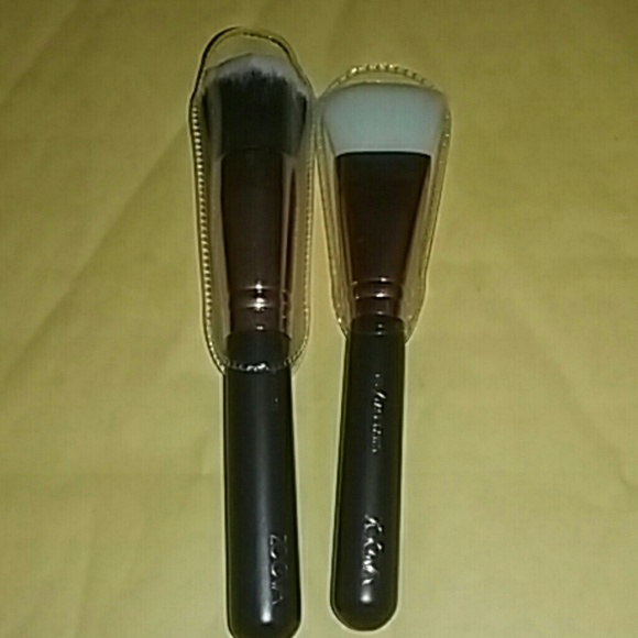 Zoeva brushes