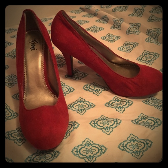 Fioni red suede heels