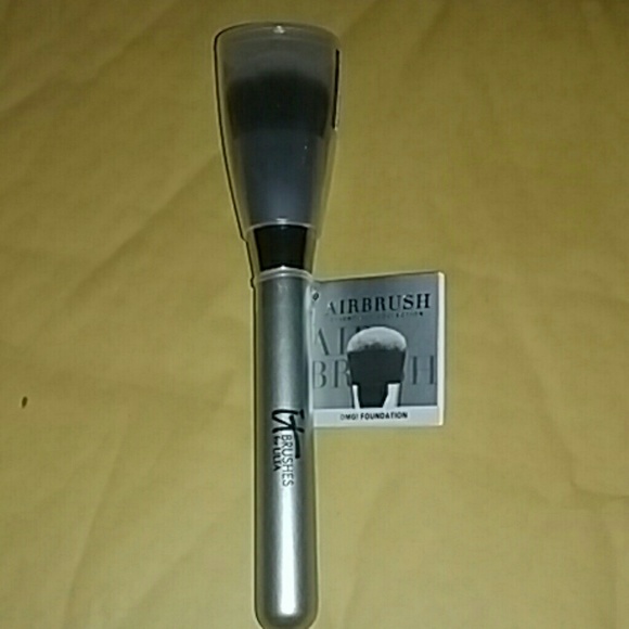 It by ulta omg foundation brush