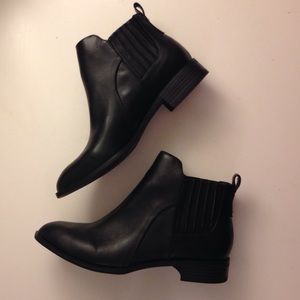 Pointed booties