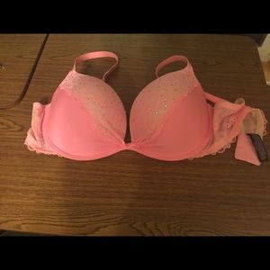 Victoria's Secret 38D in excellent condition