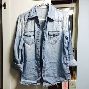 SOLD 🚫❌🚫❌Chambray denim shirt