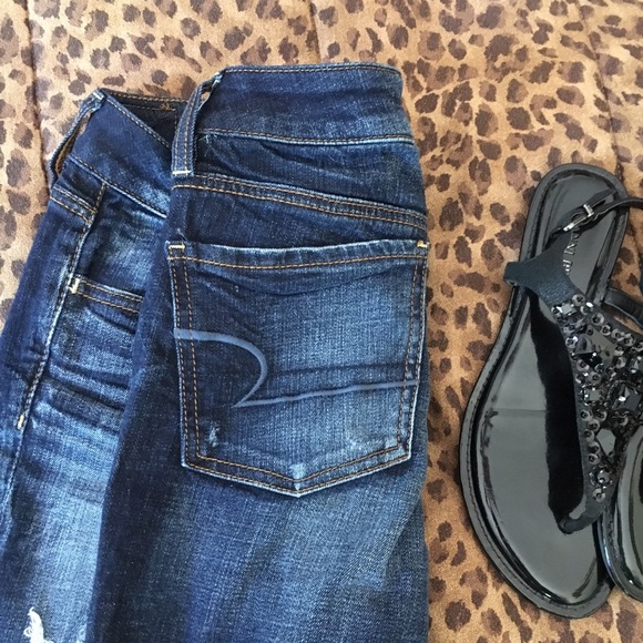 American Eagle Dark Wash Distressed Jegging 🌞
