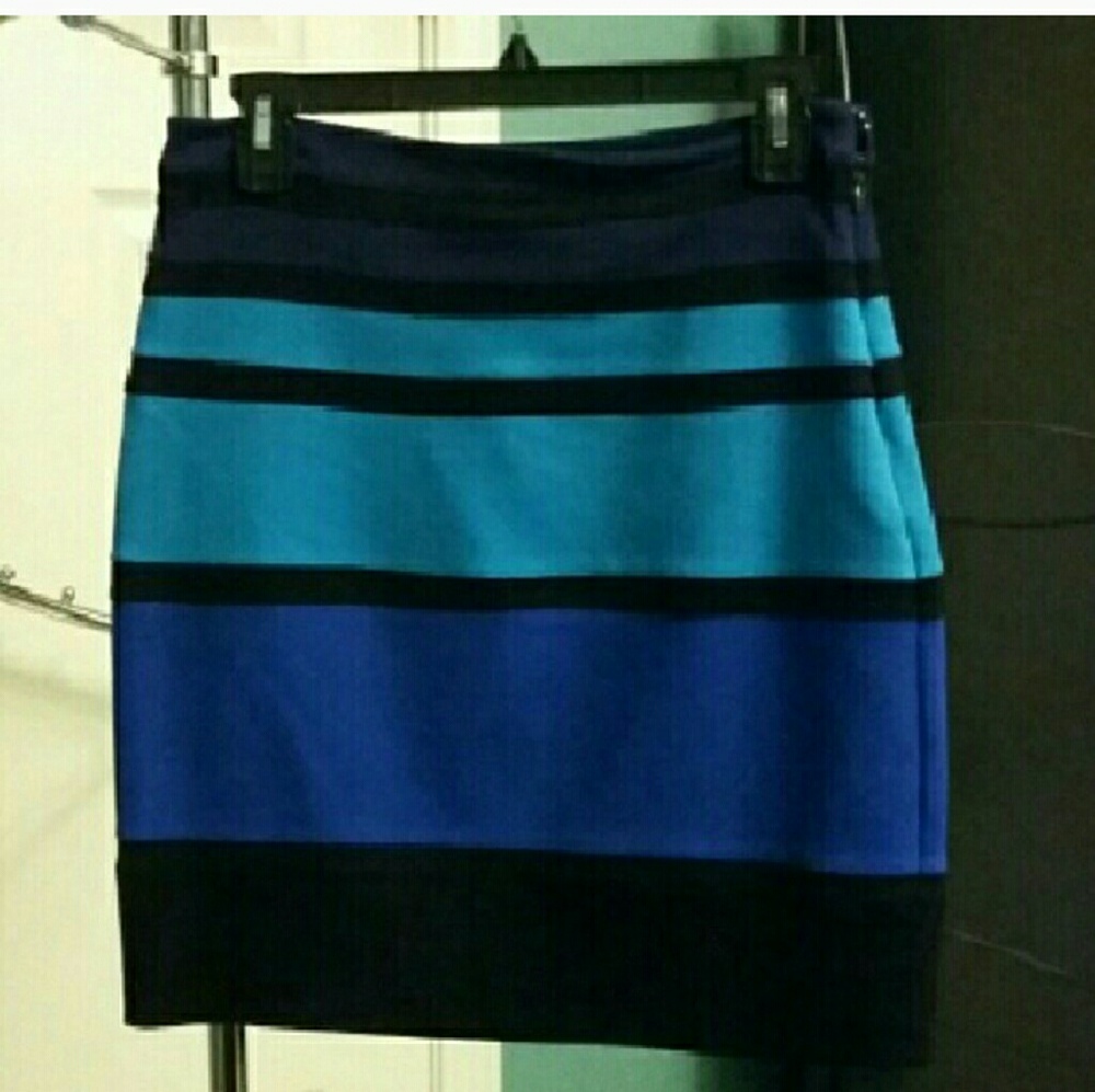 PRICE DROP - Brand new Express skirt Sz. 6 - Picture 3 of 3