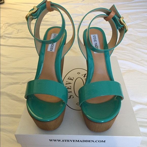 Steve Madden wedges, BEACHY teal patent, size 8.0