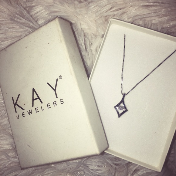 Black and white diamonds necklace