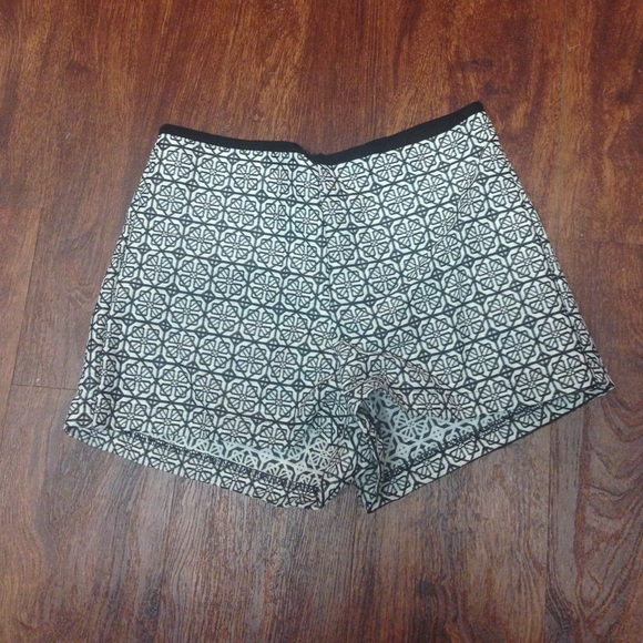 Super cute black pattern shorts