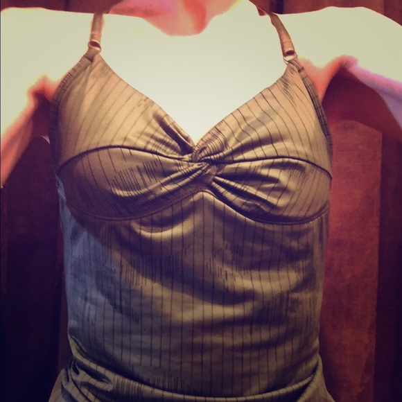 Lululemon 4 Olive Green Soft tank 4 SM Chicas!