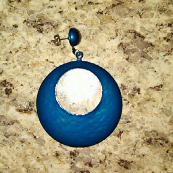 Vintage 1990s Unique Blue Hammered Hoop Earrings - Picture 3 of 4