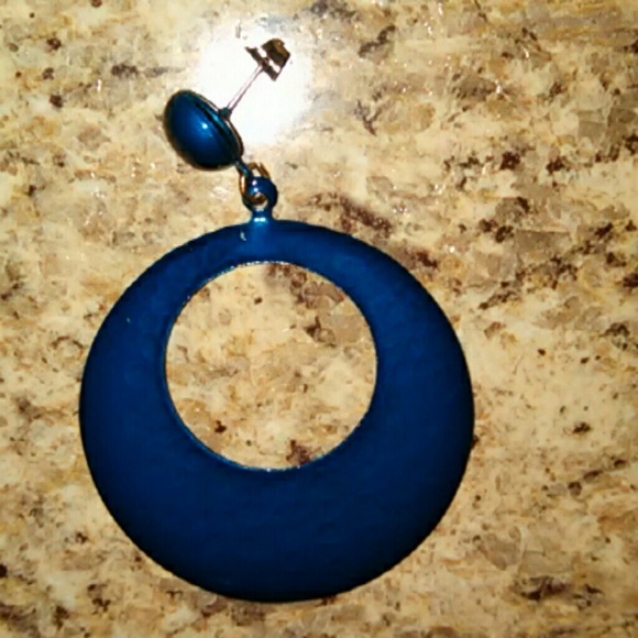Vintage 1990s Unique Blue Hammered Hoop Earrings - Picture 4 of 4