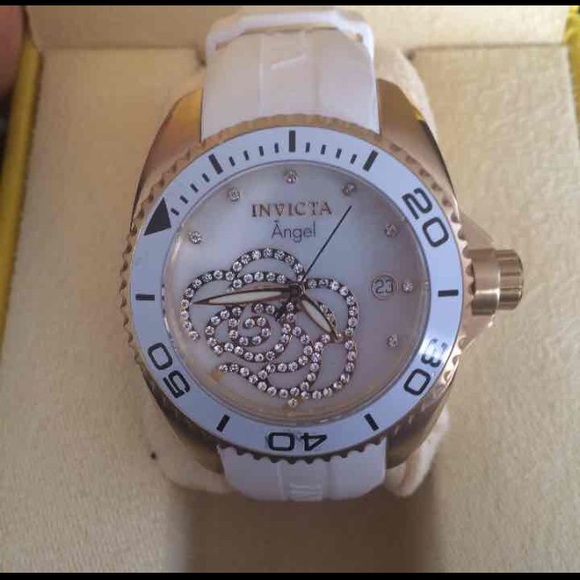 Invicta White & Gold watch ⏱✨ NEED GONE