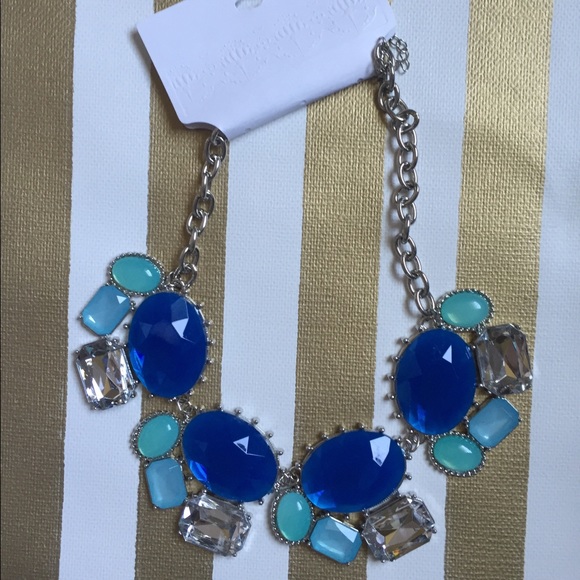 NWT jeweled statement necklace - Picture 1 of 3